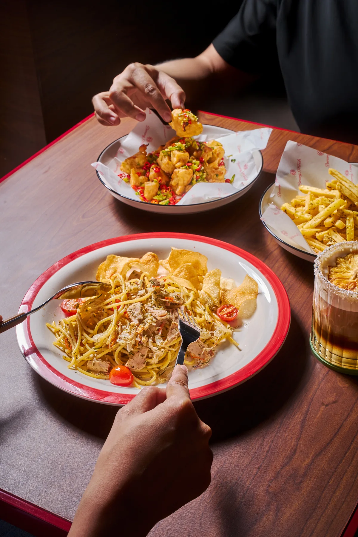 Momen makan bersama di Benang Merah